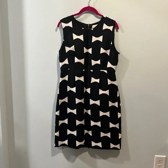 Kate Spade black and white "Cora" bow print shift dress 10